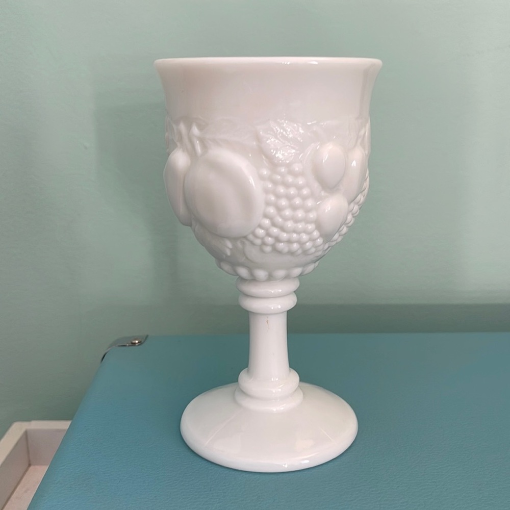 WESTMORELAND Della Robbia Milk Glass